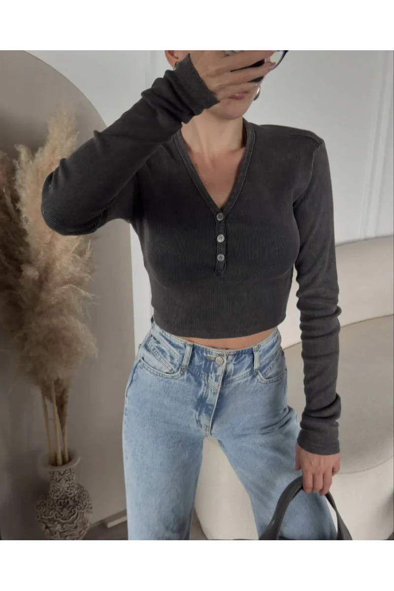 Düğme Detaylı Yıkamalı Crop
